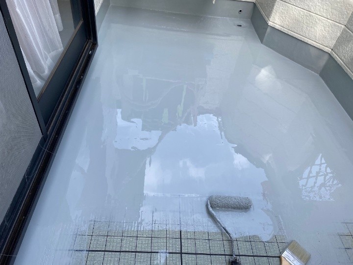 ウレタン防水材の塗布で防水層を形成