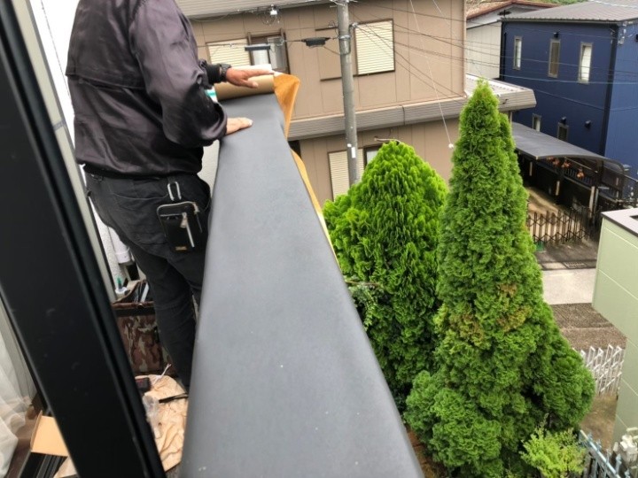 防水シート敷設の準備と納まりの整え