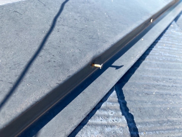 棟板金まわりの釘浮き