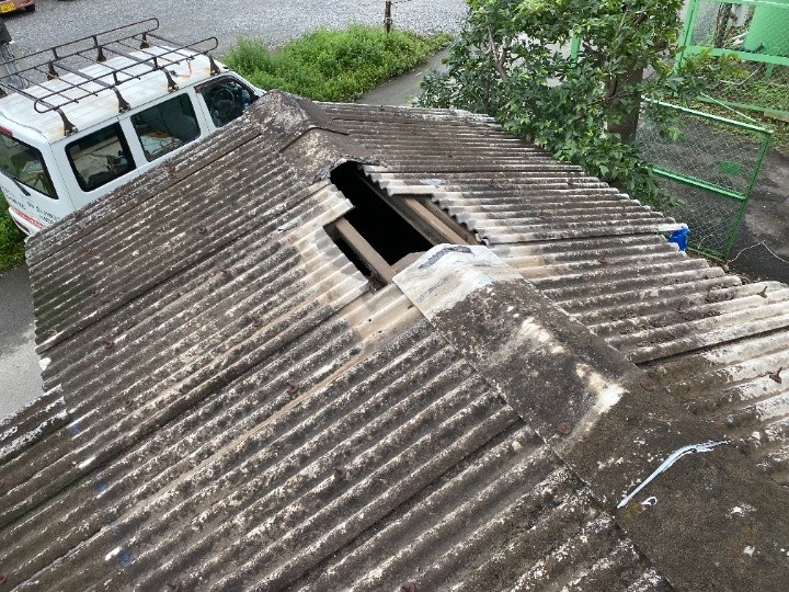 屋根上で確認した棟部の飛散