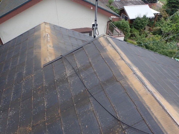 強風被害で飛散した棟板金