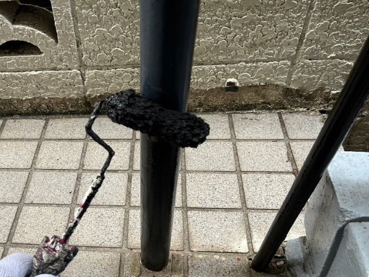 下塗り（錆止め）で鉄部を保護