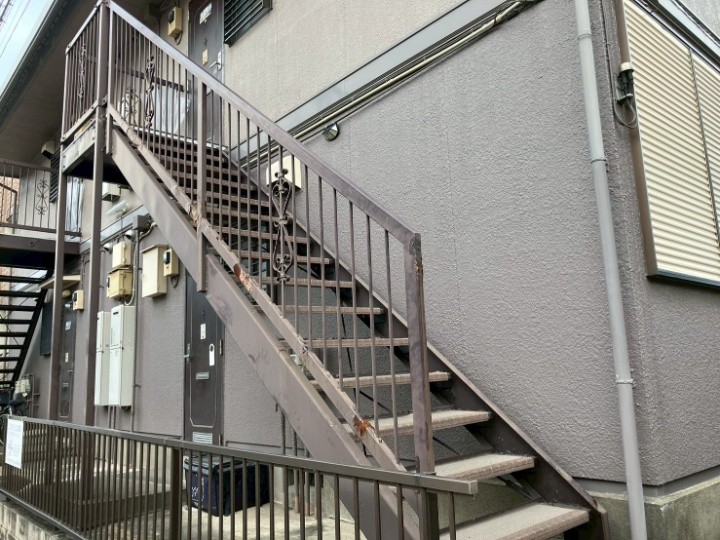 鉄骨階段全体の劣化状況を確認