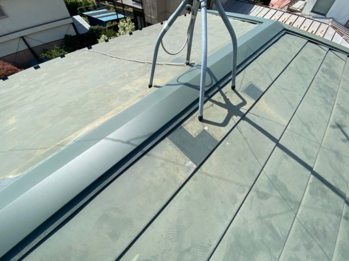 樹脂製貫板を採用した棟板金交換工事を施工した屋根