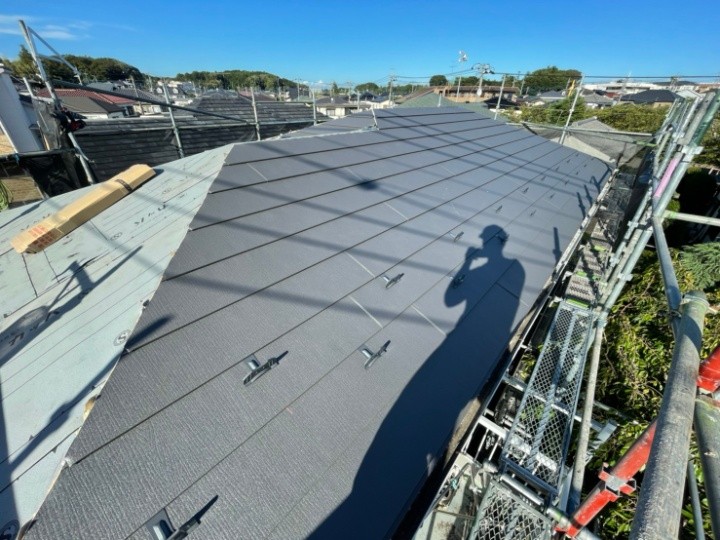 スーパーガルテクトの本体施工で屋根を一新