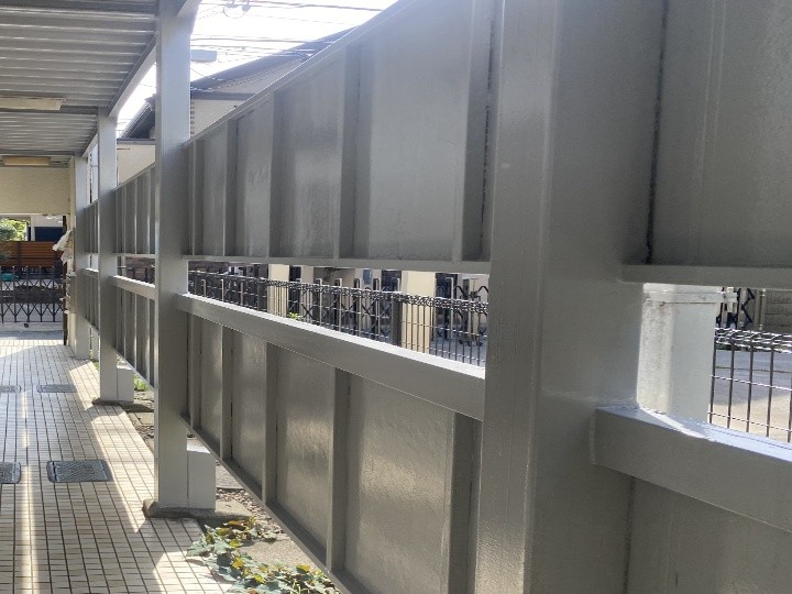 鉄部が腐食した鉄骨階段にクリーンマイルドウレタンで塗装工事を行い錆対策