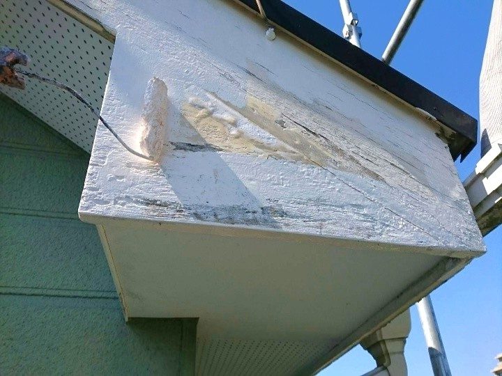 下塗りから仕上げへ、塗膜で防水性を確保