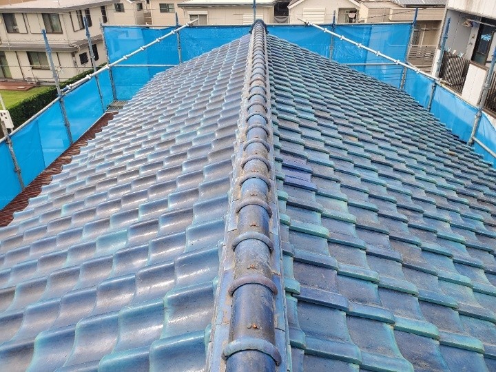 瓦屋根に部分葺き直し工事を施工したお住まい