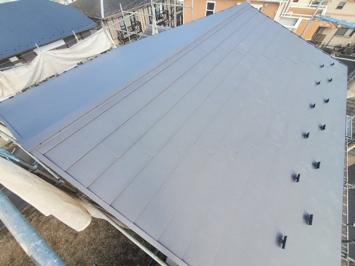 スレート屋根からスーパーガルテクト屋根に葺き替え工事したお住まい