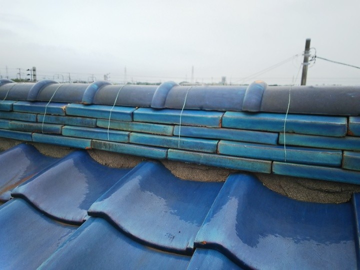 漆喰が崩れた瓦屋根