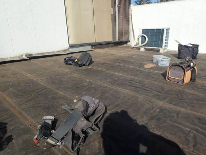 既存屋根材の撤去と下地確認