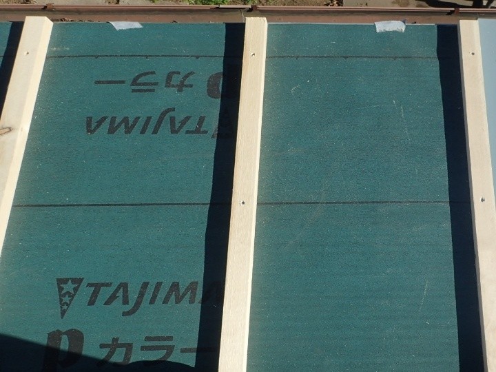 垂木の設置で屋根材を固定する準備