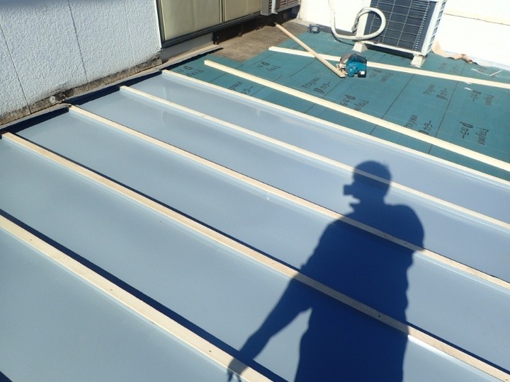 ガルバリウム鋼板の葺き上げ