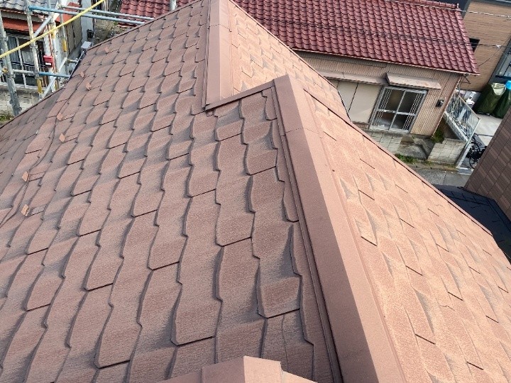 浮いた棟板金の状態