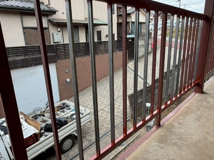 新しい手摺部の補強（溶接作業）