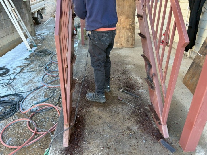 既存踏板の撤去作業