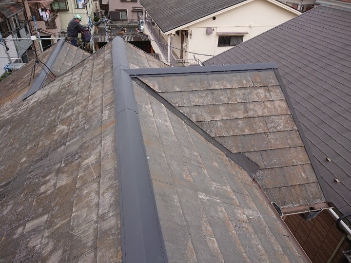 棟板金へ「樹脂製貫板＋ガルバリウム鋼板」を用いて棟板金交換工事を行ったお住まい