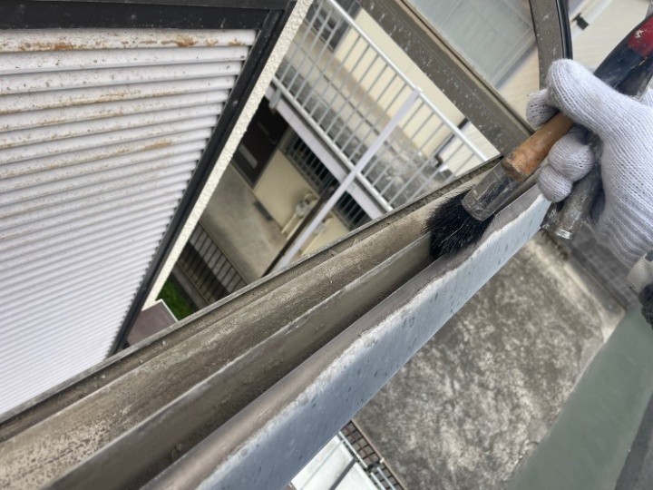 取り合い部の清掃で下地を整えるひと手間