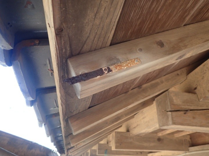 既存金具と部材の撤去