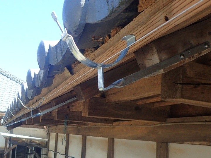 新しい金具の設置