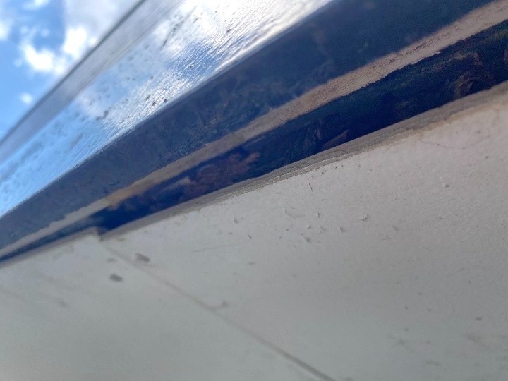 取り合い部の隙間が雨水の通り道になりやすい状態