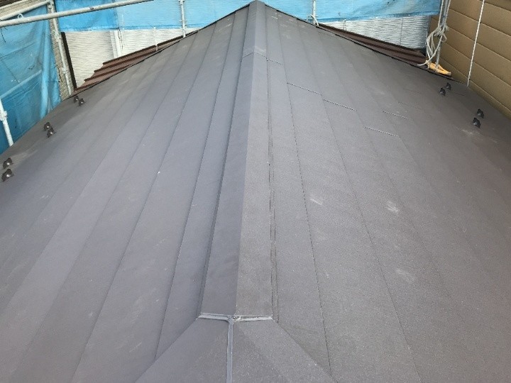 雨漏りした瓦屋根をスーパーガルテクトで屋根葺き替え工事して根本解決