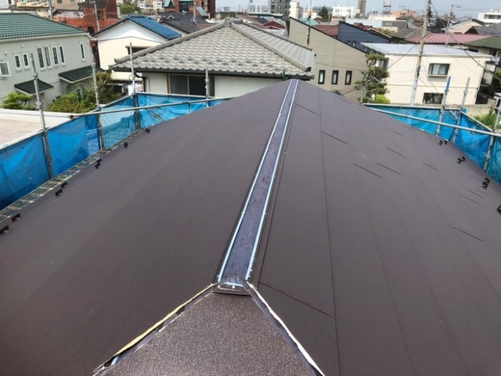 スーパーガルテクト本体の葺き上げ