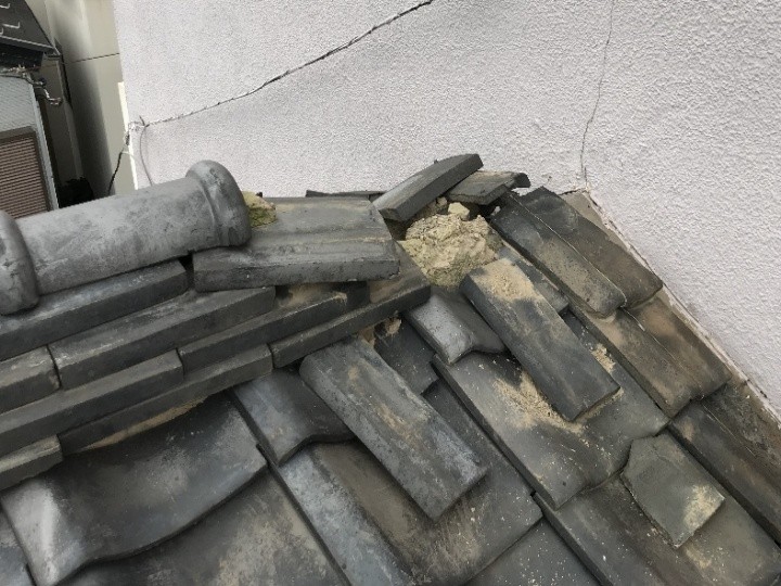 強風後に雨漏りした瓦屋根