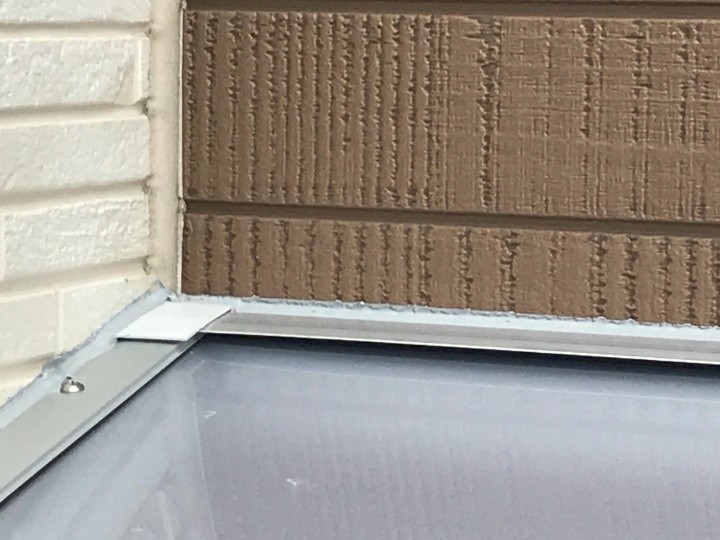 壁際の取り合いシーリングで防水性を確保