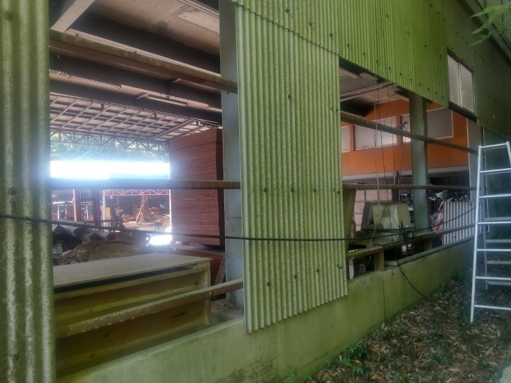 既存スレートの撤去作業