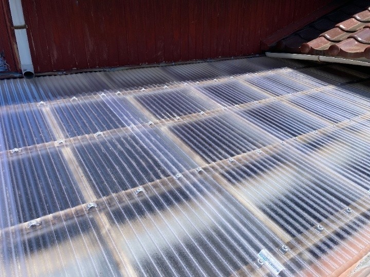 塩ビ製波板からポリカーボネート製波板へ交換工事した状態