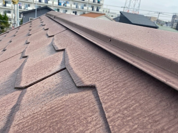 棟板金の浮きを確認