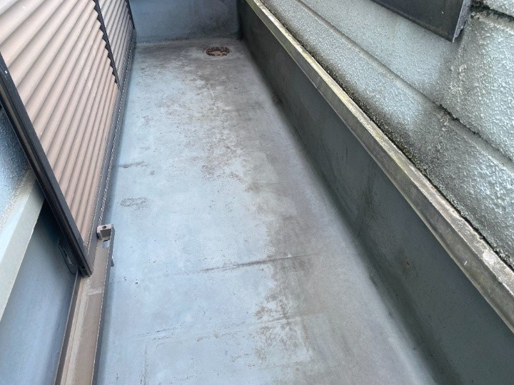 防水工事前のベランダ