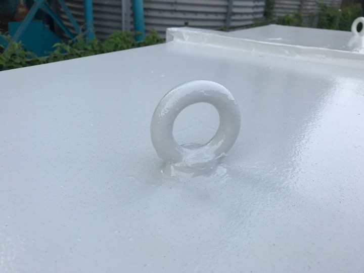 天板のアイボルトまで塗装し、サビが出やすい部位を保護