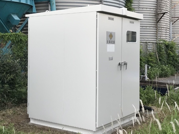 塗装工事後の倉庫キュービクル