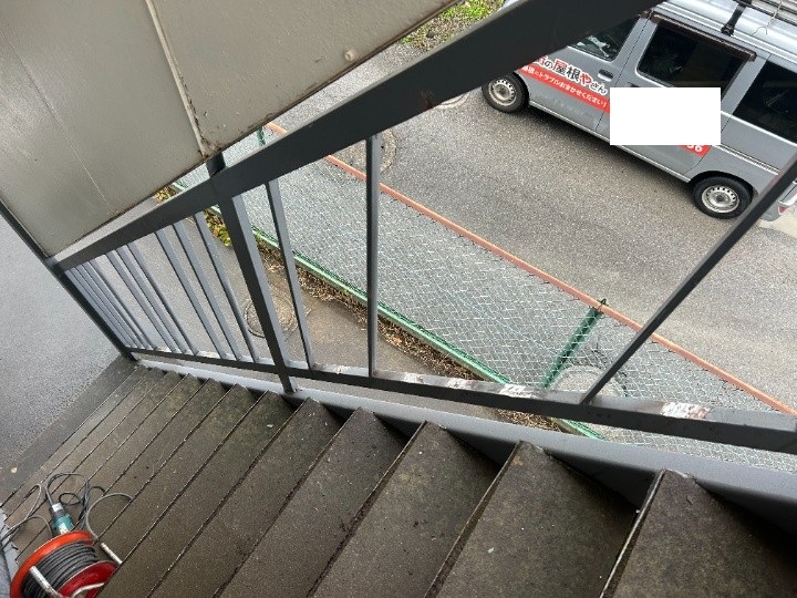 腐食した共用通路の手すり