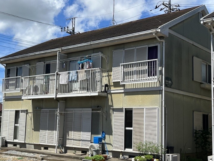 屋根外壁塗装工事前のアパート