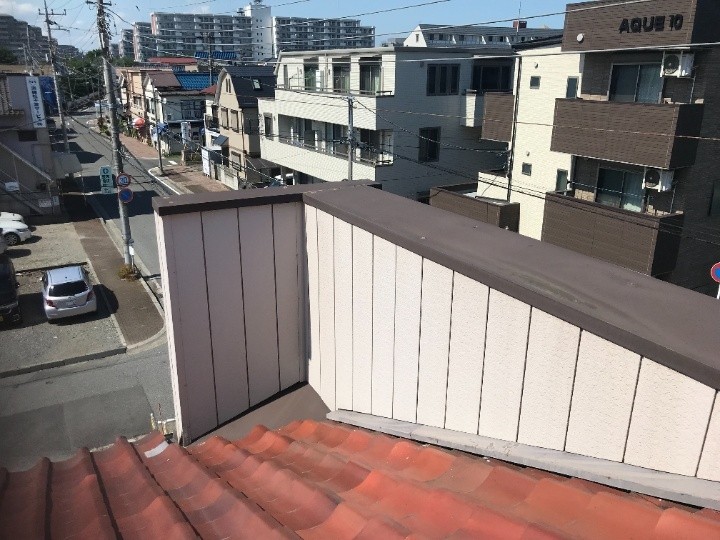 工事前のパラペット笠木の状態