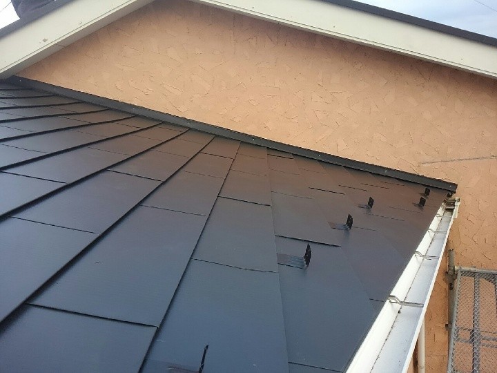 雨漏りの原因を特定してガルバリウム鋼板「断熱トップエイトワン」で部分屋根カバー工事