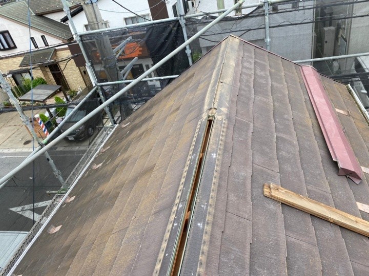 既存棟板金の撤去と下地の露出確認
