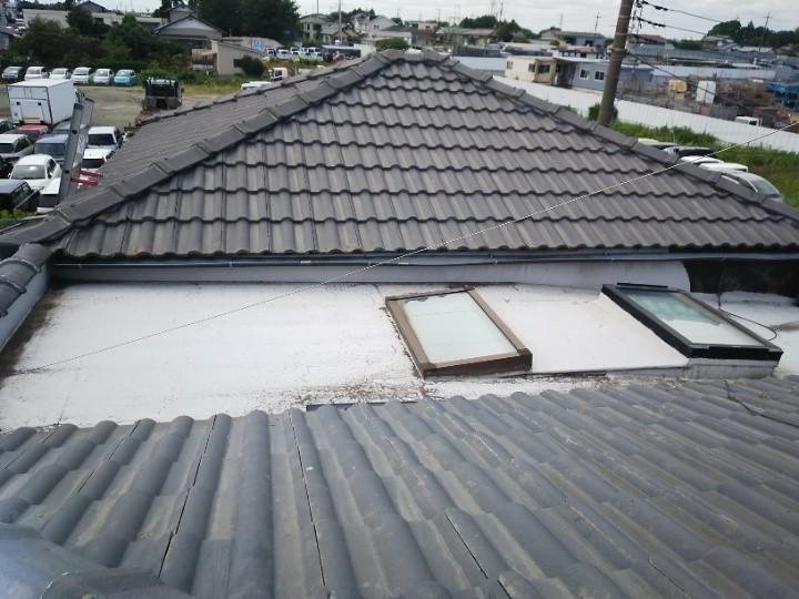 雨漏りする瓦屋根