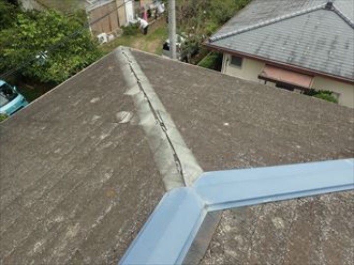 「コロニアル部分葺き替え工事＋棟板金交換工事」する前のお住まい