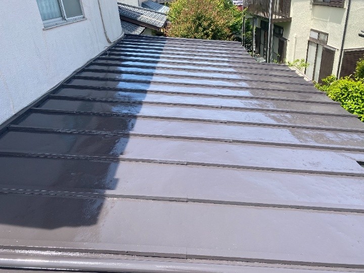 瓦棒金属屋根にサーモアイSiで遮熱塗装工事したお住まい