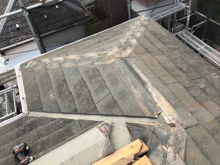 既存部材の撤去（棟板金・貫板・雪止め金具）