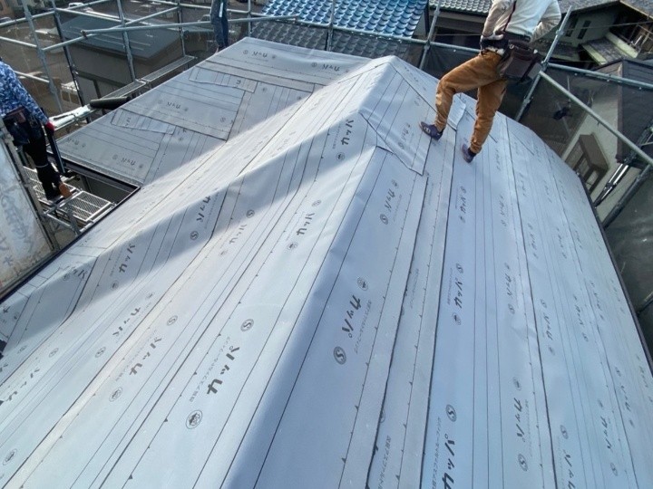 ルーフィング（防水紙）の敷設