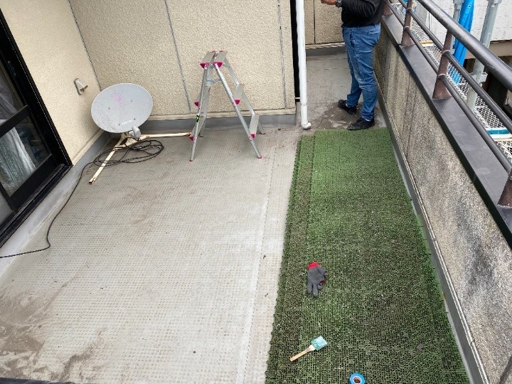 劣化したベランダの状態