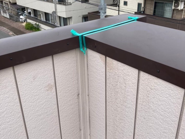 継ぎ目にシーリングを入れて浸入口を封じる
