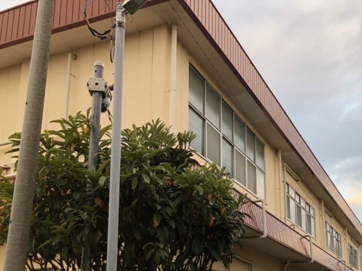 排水溝に「部分ウレタン防水工事と軒天交換工事」して復旧した建物