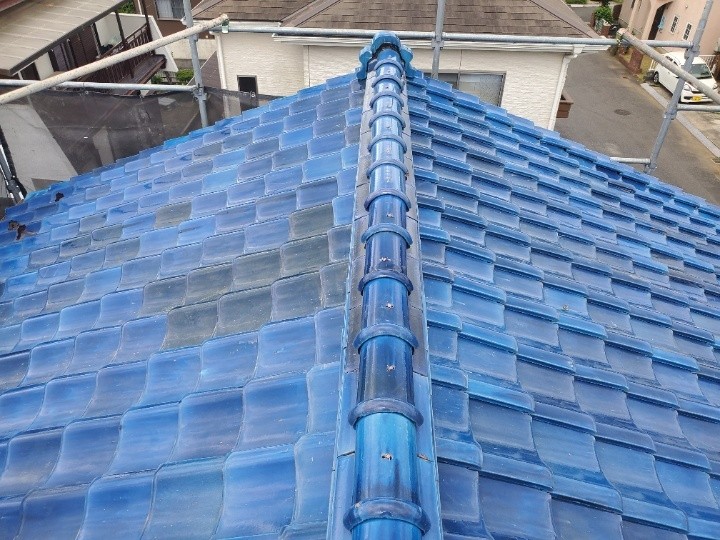 強風被害で棟が崩れた瓦屋根に棟取り直し工事を実施