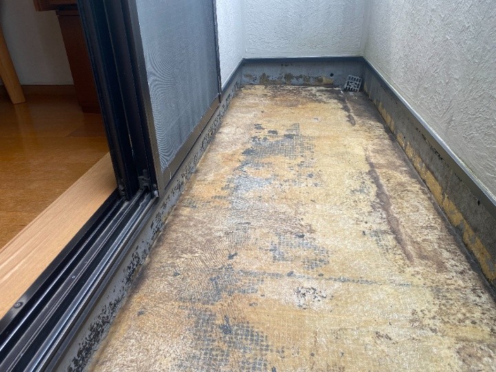 防水工事前のベランダ